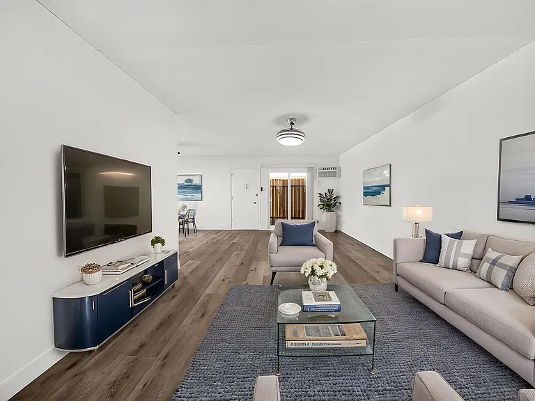 20353 Saticoy St — Photo 11