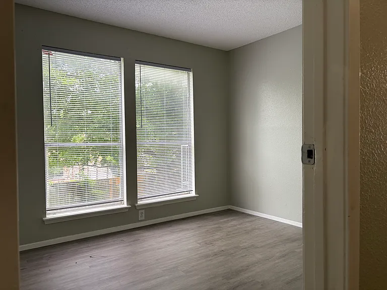 6114 W Mount Houston Rd #D — Photo 4