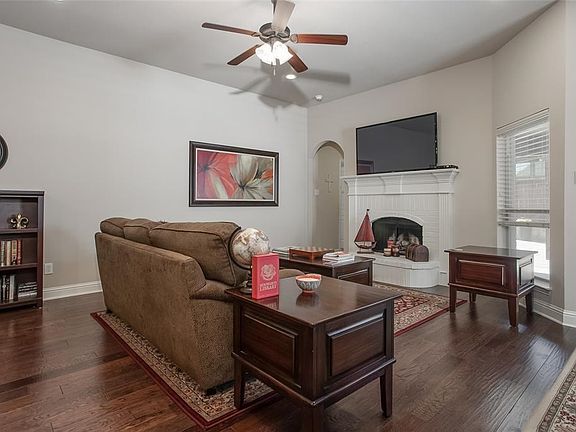 2nd image of 5208 Woodglen Ln