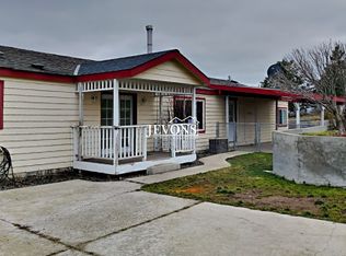 551 Point Dr, Selah, WA 98942