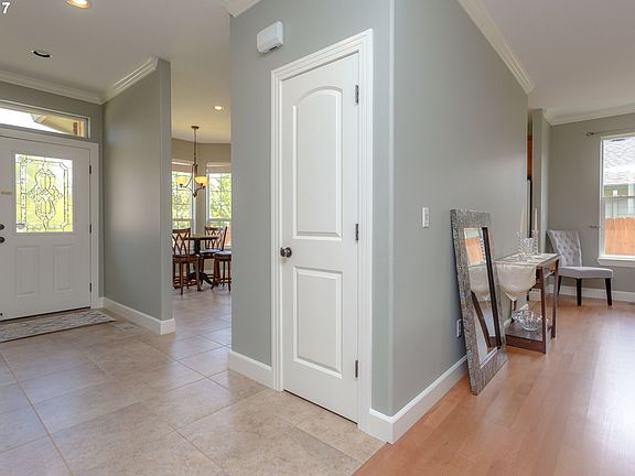 5th image of 14105 NE 37th Cir