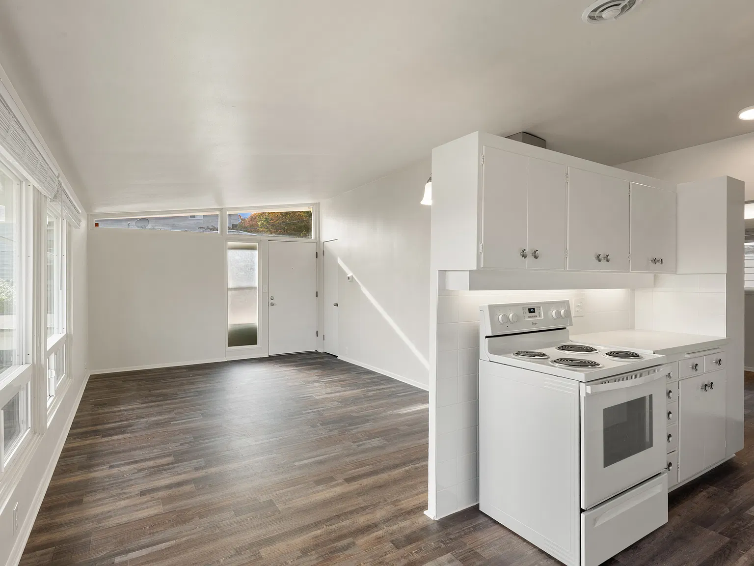 2 bed, 750 sqft, $1,800 — Photo 3