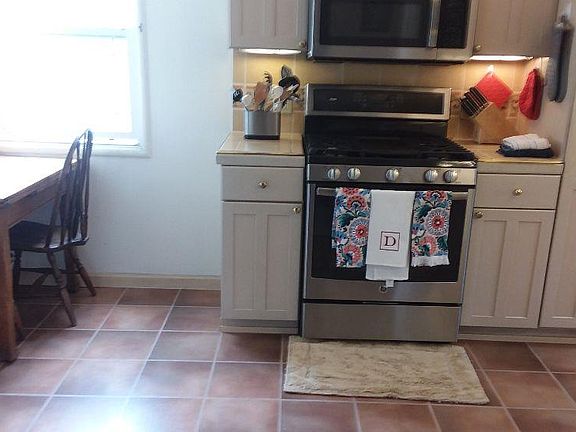 2nd image of 4208 Alameda De Las Pulgas