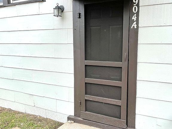2nd image of 904 E 29th St #A