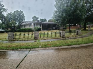 710 Mimosa Dr, Sikeston, MO 63801
