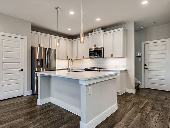 4th image of 1511 E Sandalwood Ln Building 14