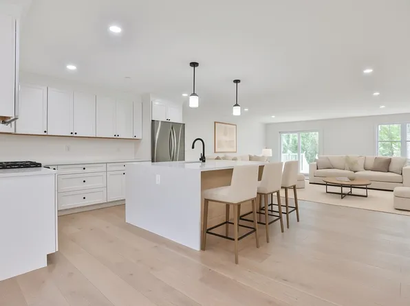 31 Autumn Lane, Raymond, NH 03077