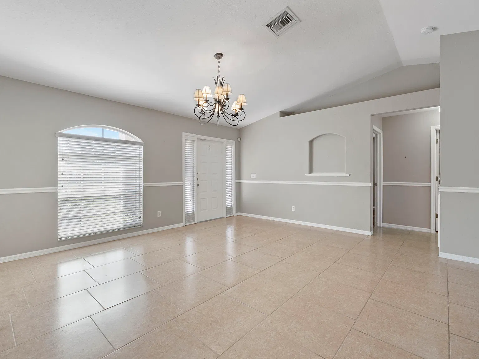 3 bed, 1205 sqft, $1,600 — Photo 3