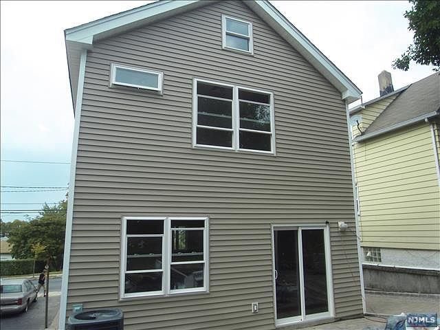 2nd image of 14 Dewey St