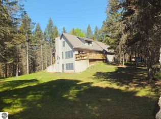 663 Reynolds Rd, Interlochen, MI 49643