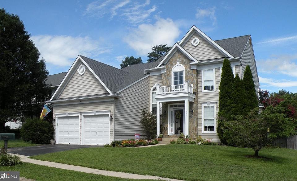 1st image of 300 Arlington Ct