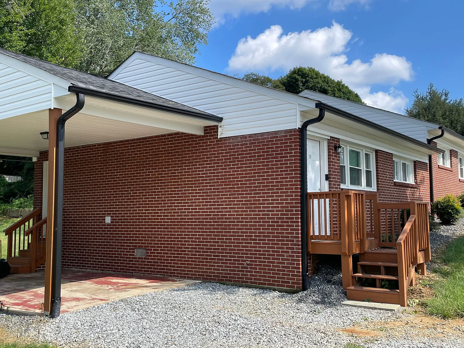 2 bed, 1.0 bath, 756 sqft, $1,195 — Photo 3