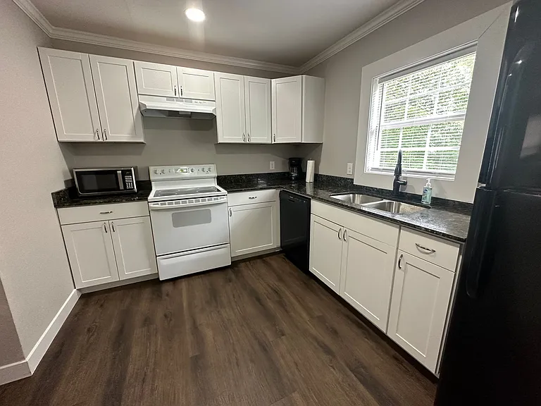 3 bed, 1.0 bath, 1000 sqft, $1,850 — Photo 8