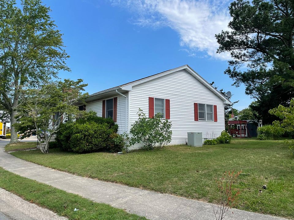 1st image of 323 Sandalwood St