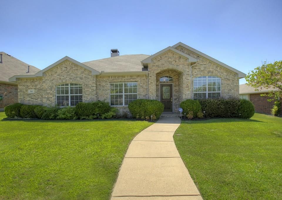 1st image of 941 Dogwood Ln
