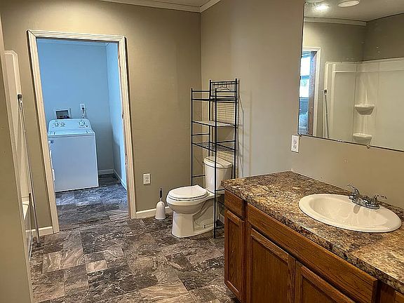 5th image of 300 Kelly Dr #300