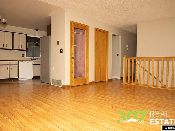 5th image of 604 Fullerton Ave