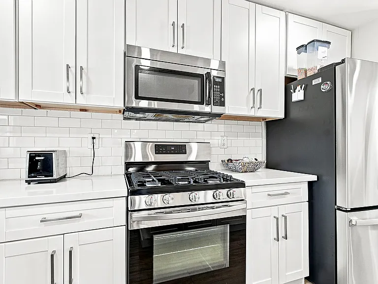 7001 Lynnetree Way — Photo 8