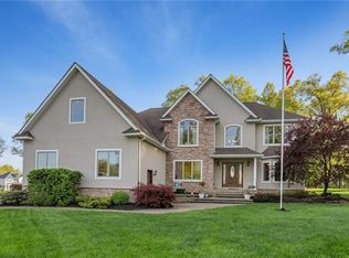 39 Briarwood Ln, New Windsor, NY 12553