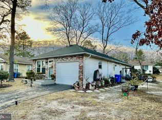 14 Walnut Rd, Manahawkin, NJ 08050