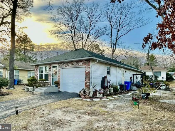 14 Walnut Rd, Manahawkin, NJ 08050