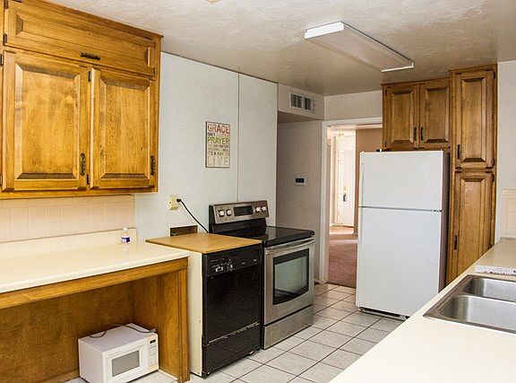 5th image of 2410 Windsor Dr