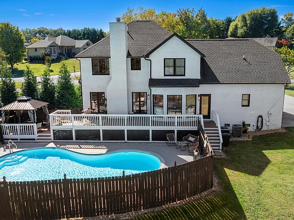 4th image of 3216 Bentwood Dr