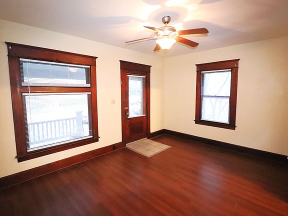2nd image of 324-326 S 15th St