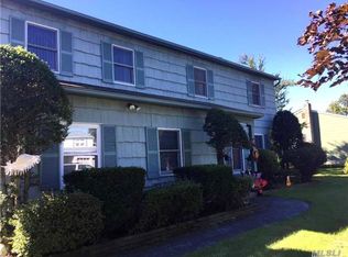 2 Gale Ln, East Patchogue, NY 11772