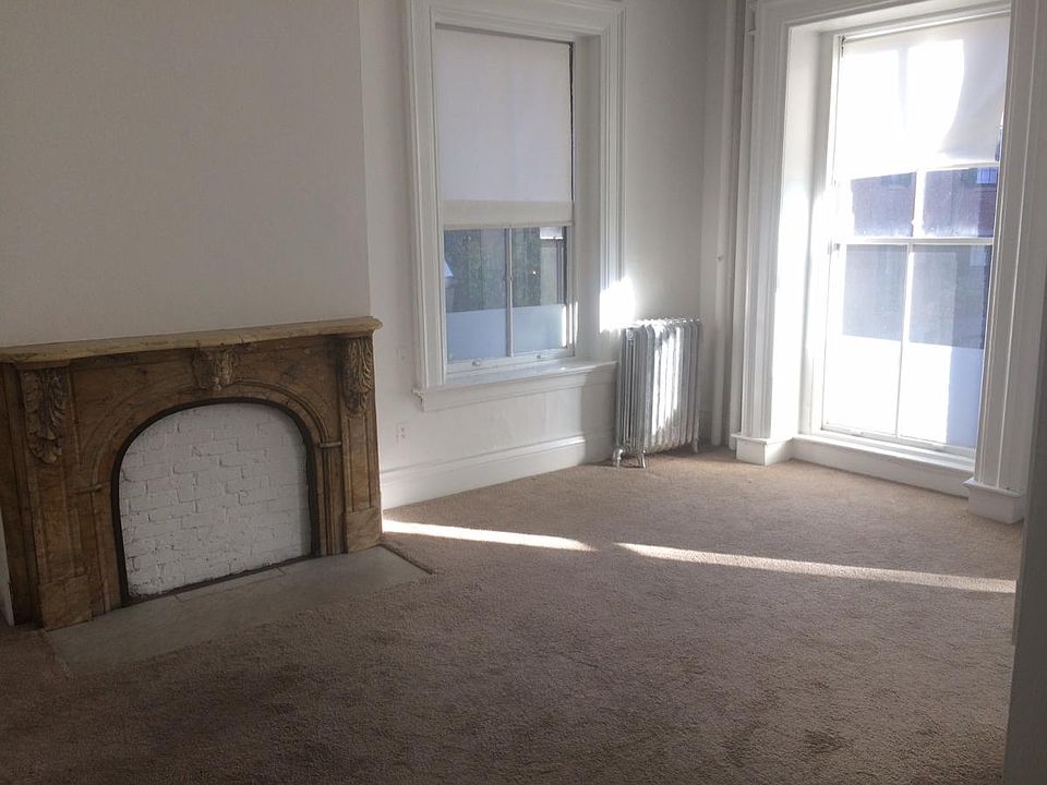 2nd image of 20 Mount Vernon St #12