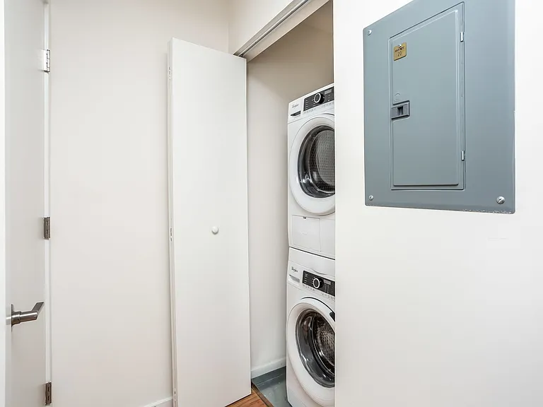 For Rent: Downtown Elegance at 605 Park Ave Your Urban Haven Awaits! — Photo 10