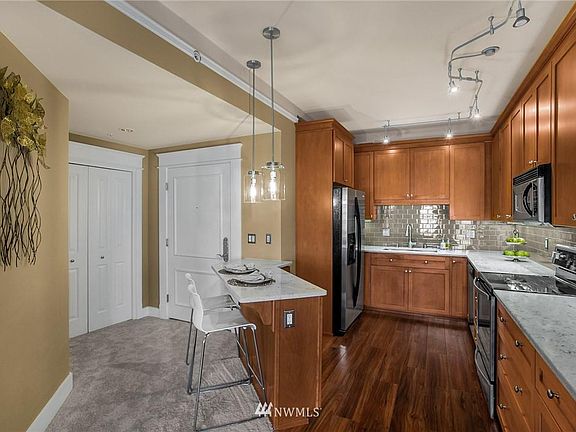 4th image of 714 Market St Unit 401