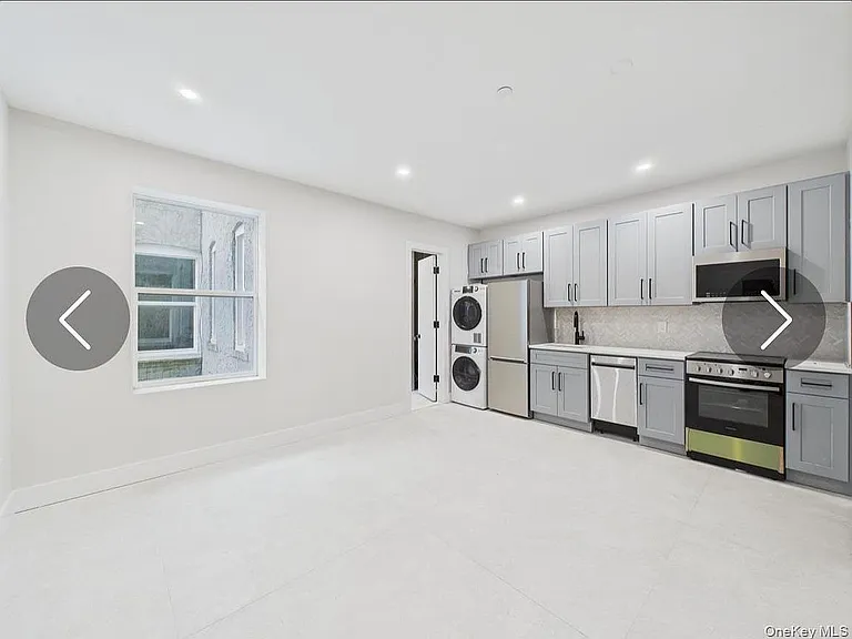 315 West Broadway — Photo 20