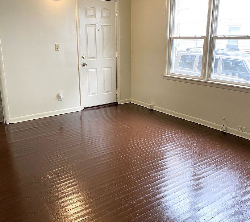 1st image of 1015 Quarry Ave NW
