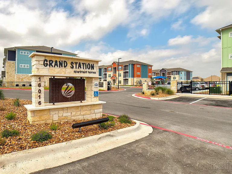 Grand Station — Photo 36