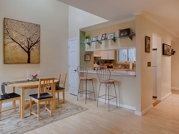 5th image of 203 Horseshoe Cir #203