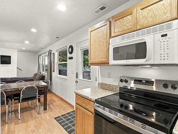 4th image of 423 Eagle Drive