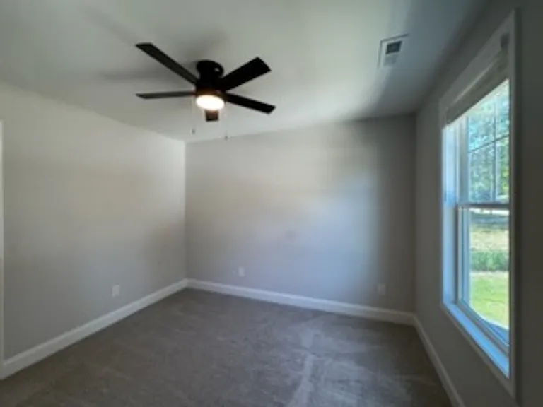 390 Summer Hill Rd — Photo 15