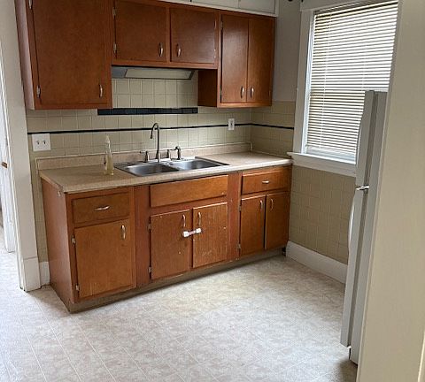 3rd image of 1296 Marlowe Ave