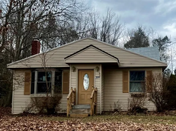 1920 N Creek Rd, Lake View, NY 14085