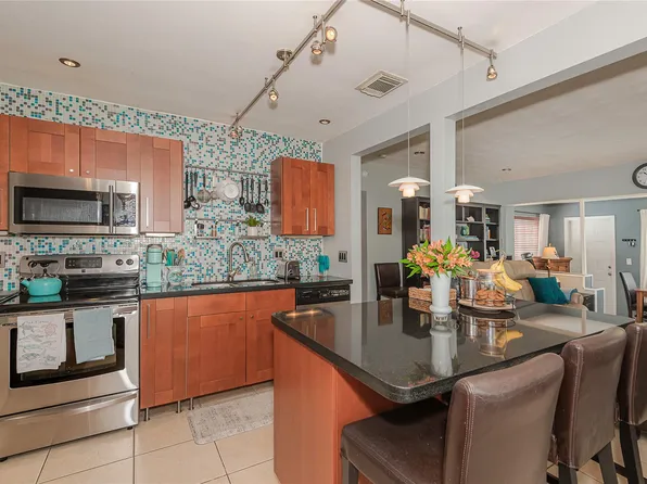 2415 Thomas Street, Hollywood, FL 33020