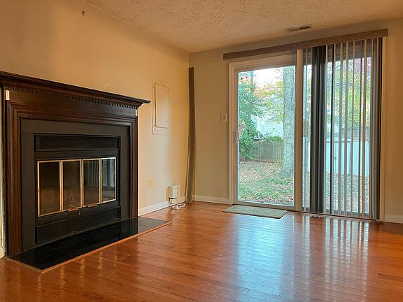 2nd image of 13822 Baywood Ct