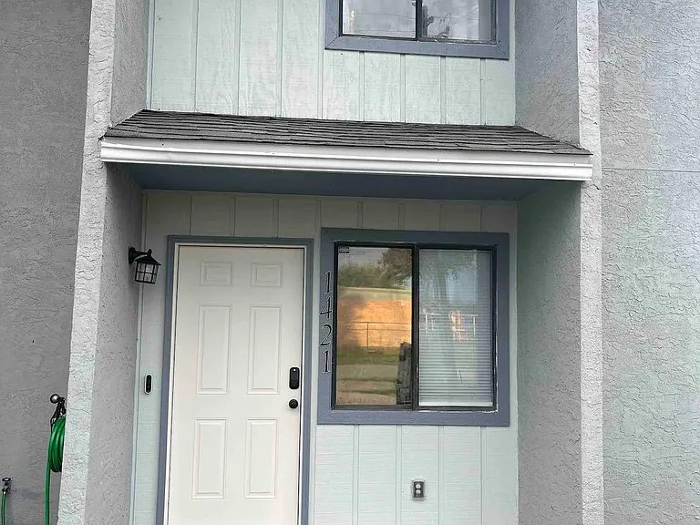 1421 Kraft Ave — Photo 1