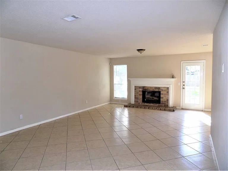 12315 Mill Ridge Dr — Photo 2