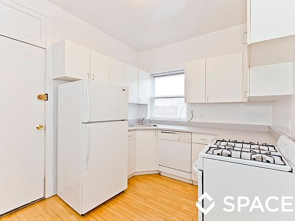 2nd image of 4880 N Ashland Ave APT 1W