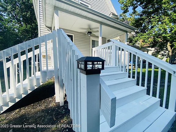 2nd image of 1218 W Ionia St