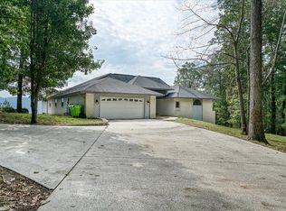 82 Browns Gap Rd, Crossville, TN 38555