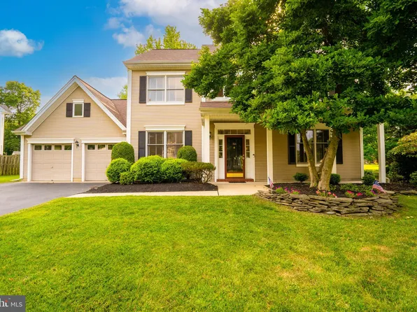 106 Providence Blvd, Kendall Park, NJ 08824