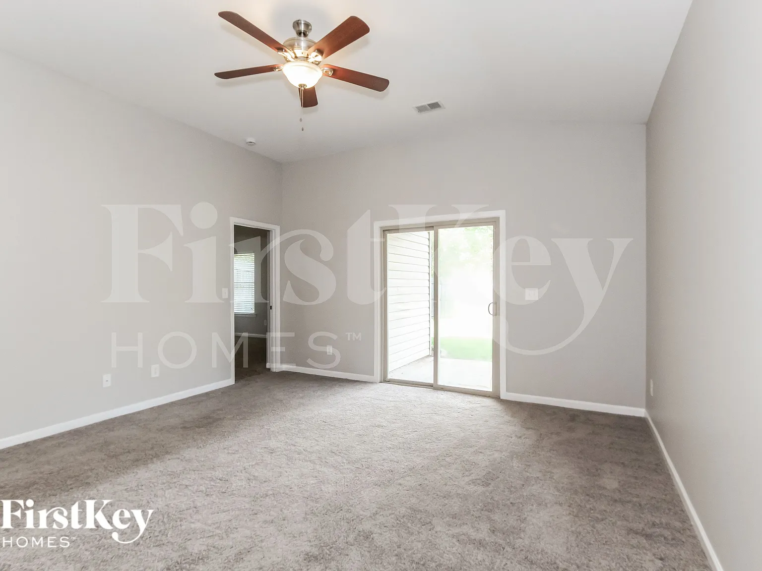 3 bed, 2.0 bath, 1349 sqft, $1,585 — Photo 2