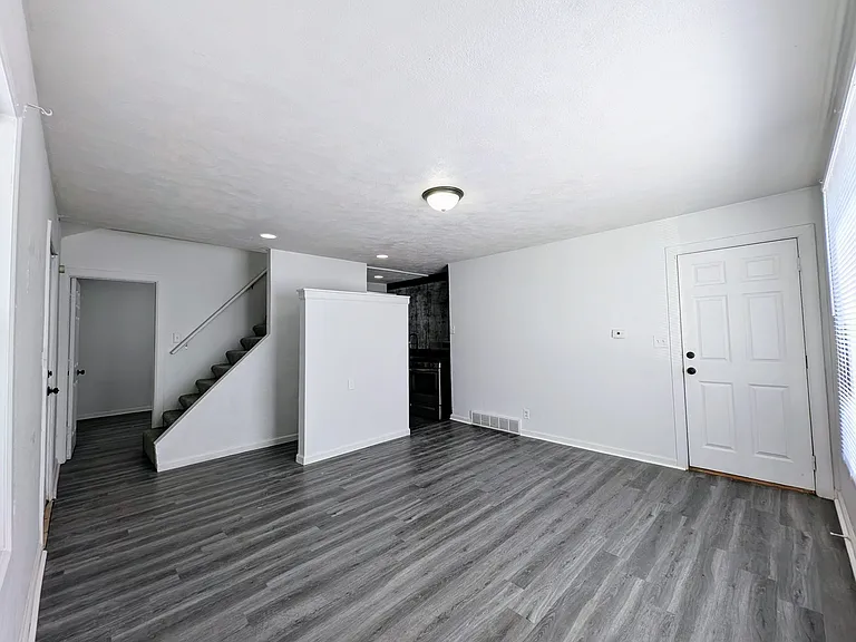 822 8th Ave #1 — Photo 4